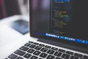 Dlaczego warto zainwestować w oprogramowanie dedykowane